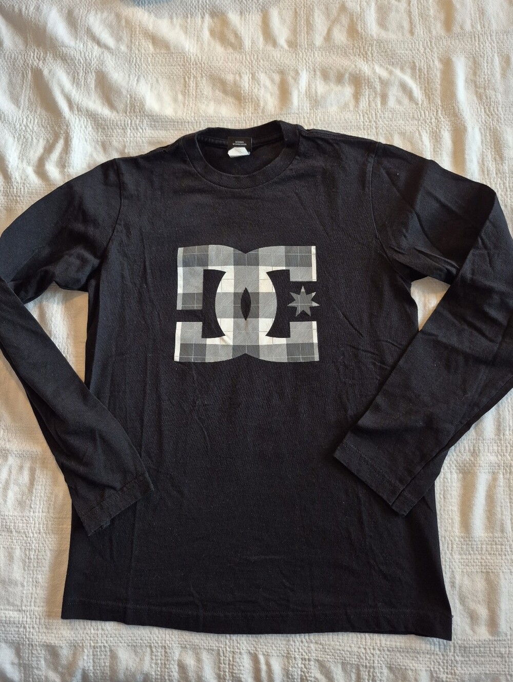 DC Square Star men's Small long sleeve shirt black, white gray logo